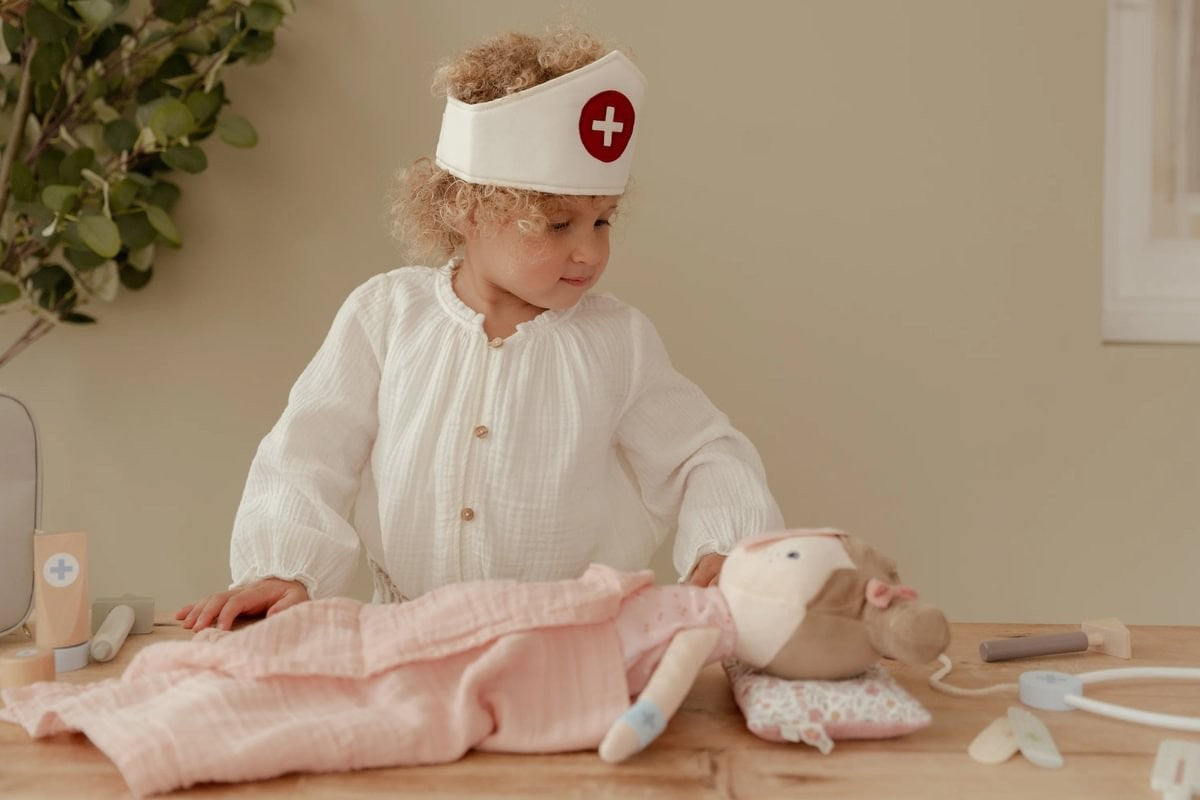 Maletín médico de madera de Little Dutch FSC