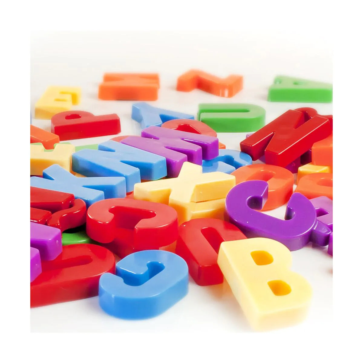 Set de 76 letras magnéticas mayúsculas Miniland