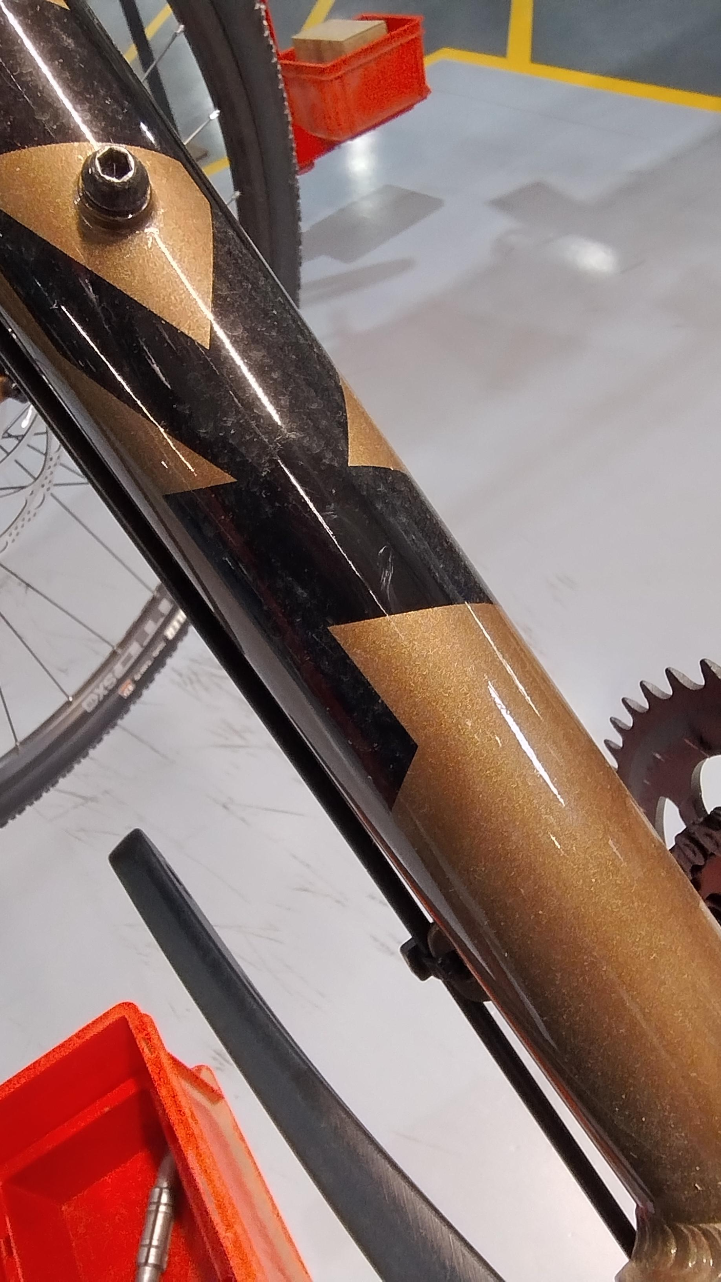 B-Ware Kona Rove AL 700 Brown Bark w/Black Decals (2025)