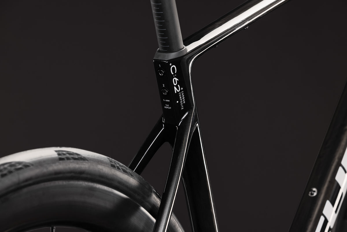 Cube Attain C:62 SLT  carbon´n´white (2027)