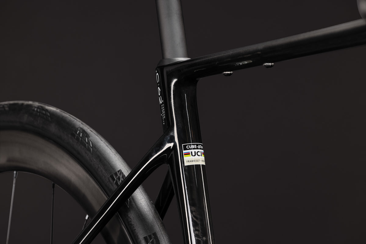 Cube Attain C:62 SLT  carbon´n´white (2027)