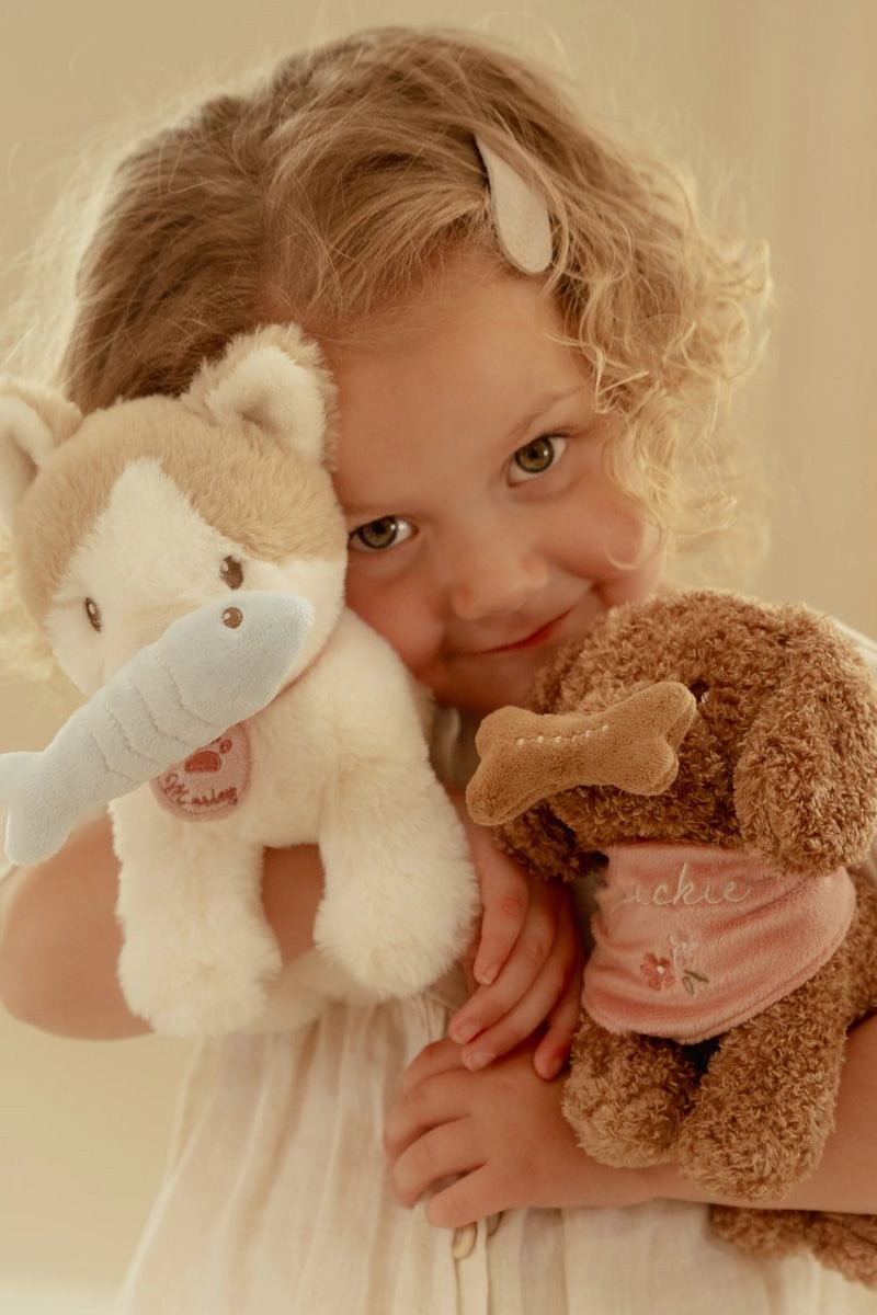 Perrito de peluche Jackie con bolsa Little Dutch