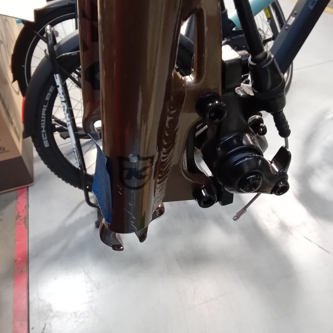 B-Ware Kona Rove AL 700 Brown Bark w/Black Decals (2025)