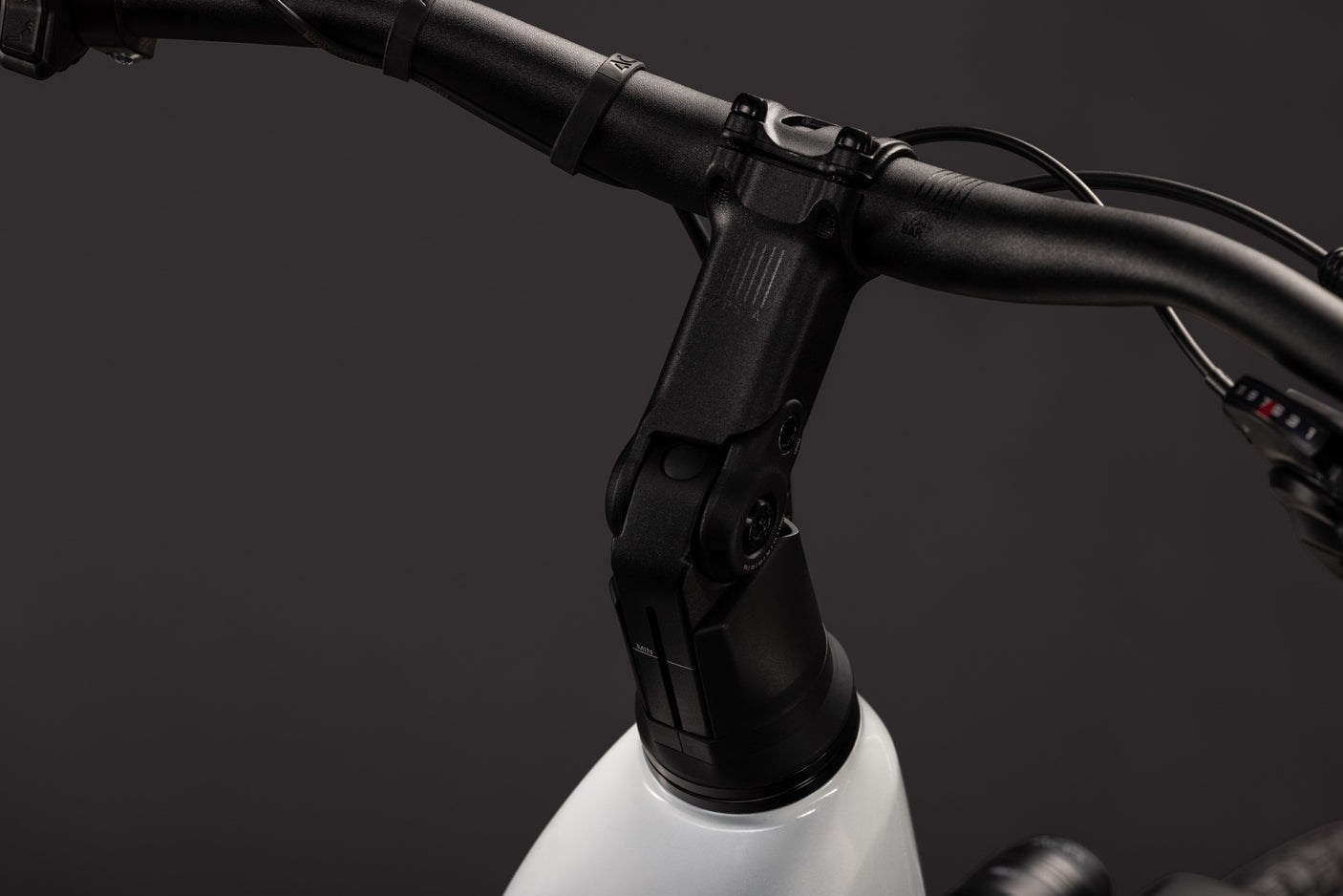 Cube Touring Hybrid ONE 600 Easy Entry metallicwhite´n´chrome (2027)