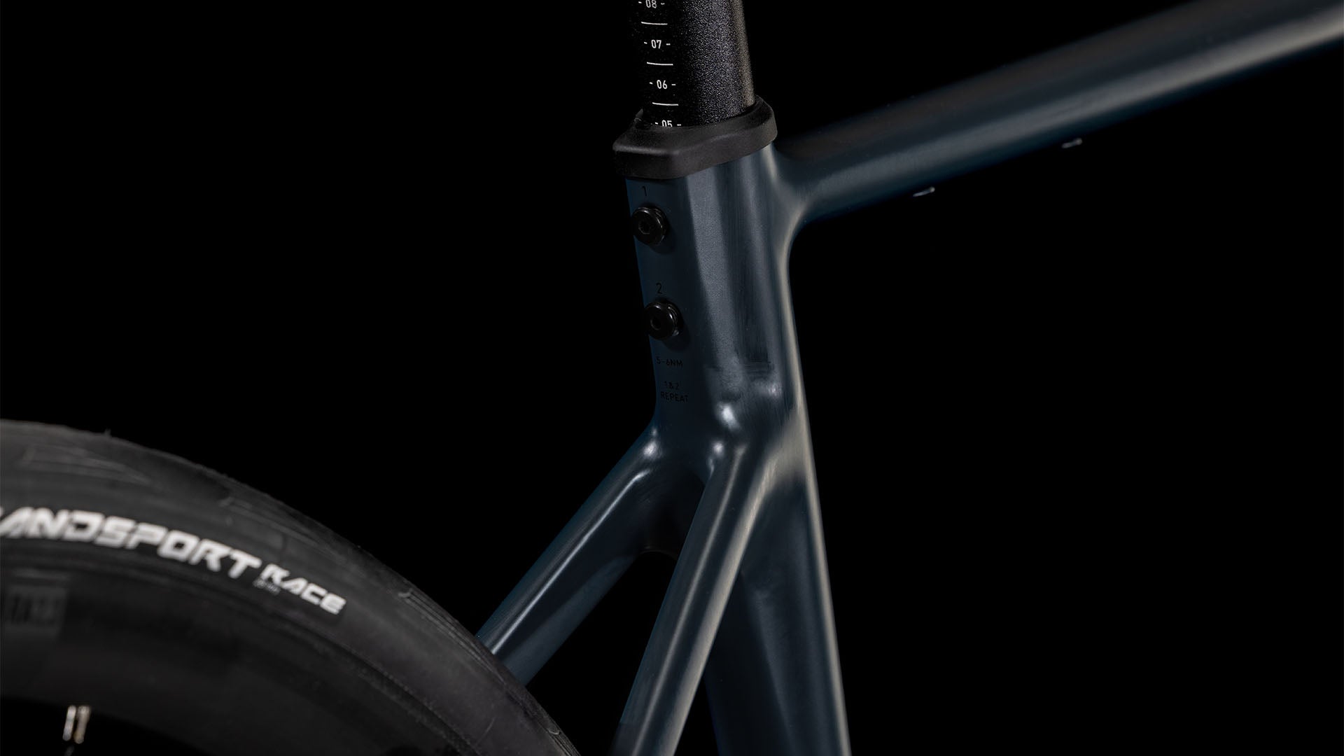 B-Ware: Cube Attain Race night´n´black (2025)
