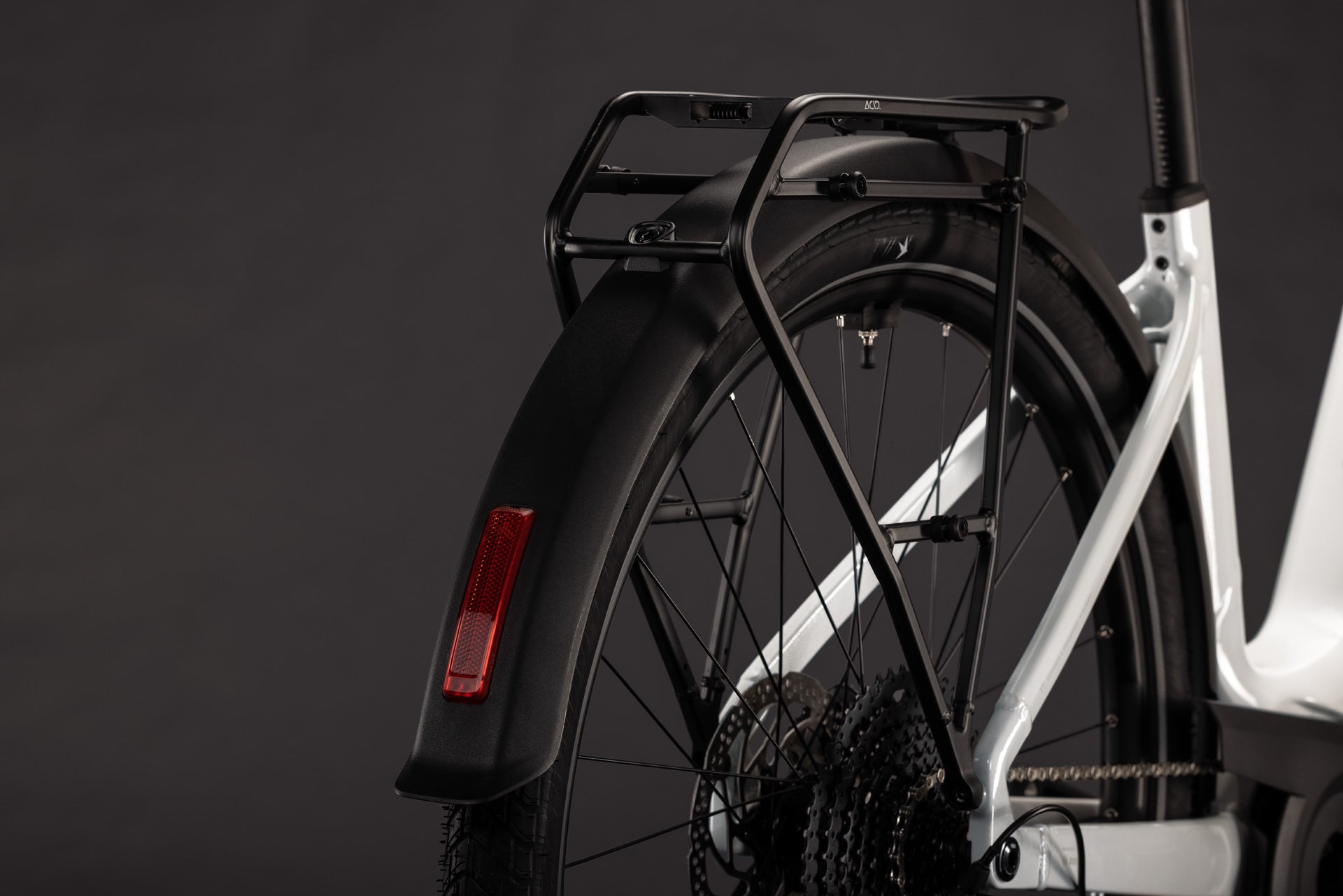 Cube Touring Hybrid ONE 600 Easy Entry metallicwhite´n´chrome (2027)