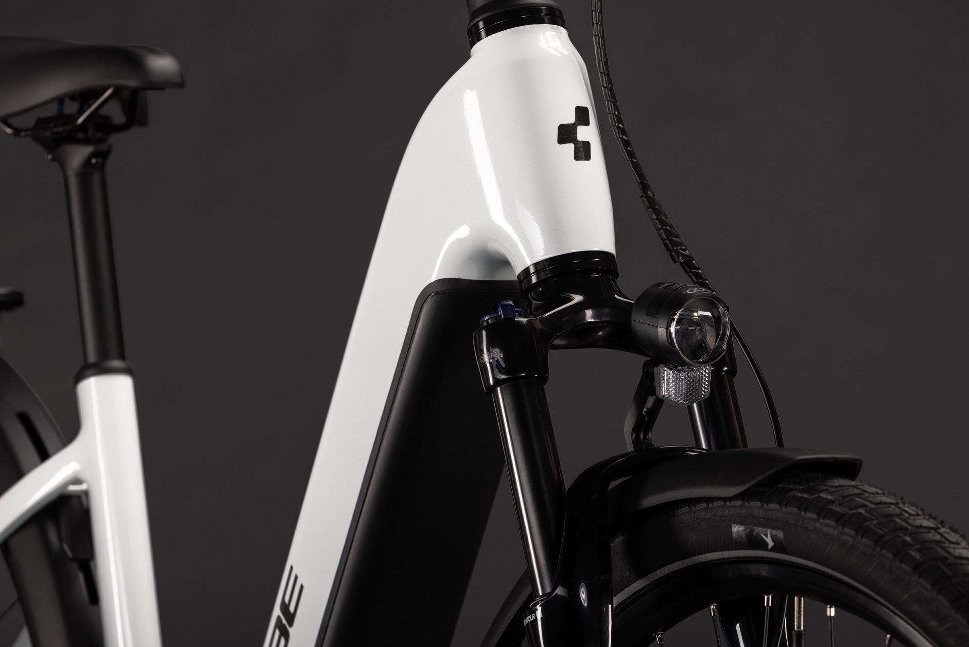 Cube Touring Hybrid ONE 600 Easy Entry metallicwhite´n´chrome (2027)